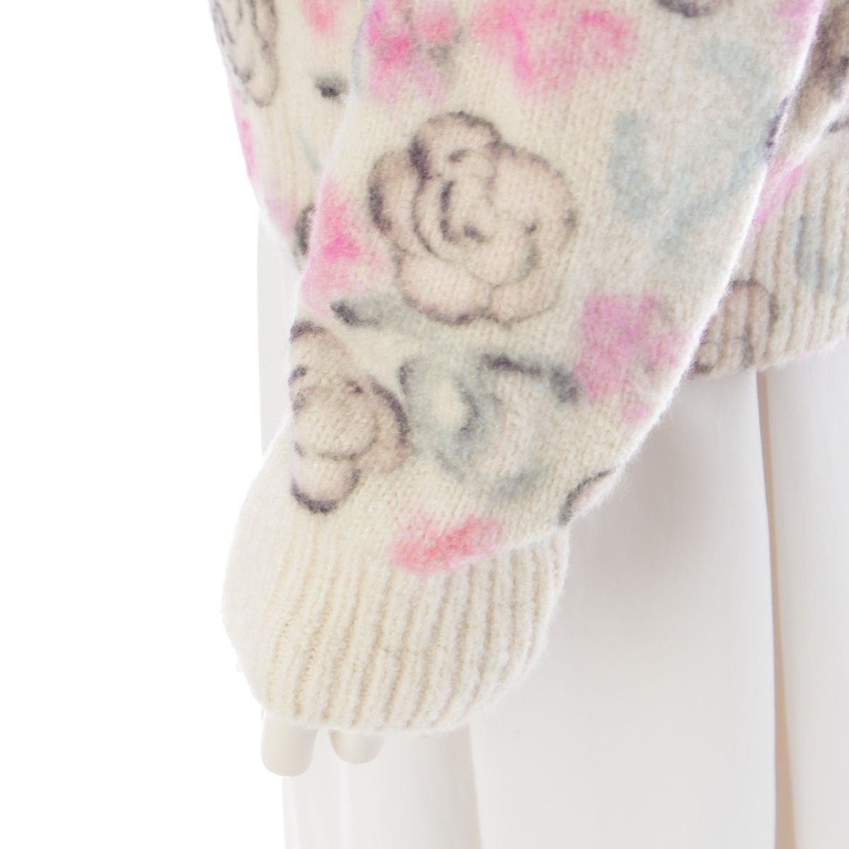 Chanel Coconage Cashmere Silk Camellia CC Logo Stone Knit Jacket Floral Pattern — view 7