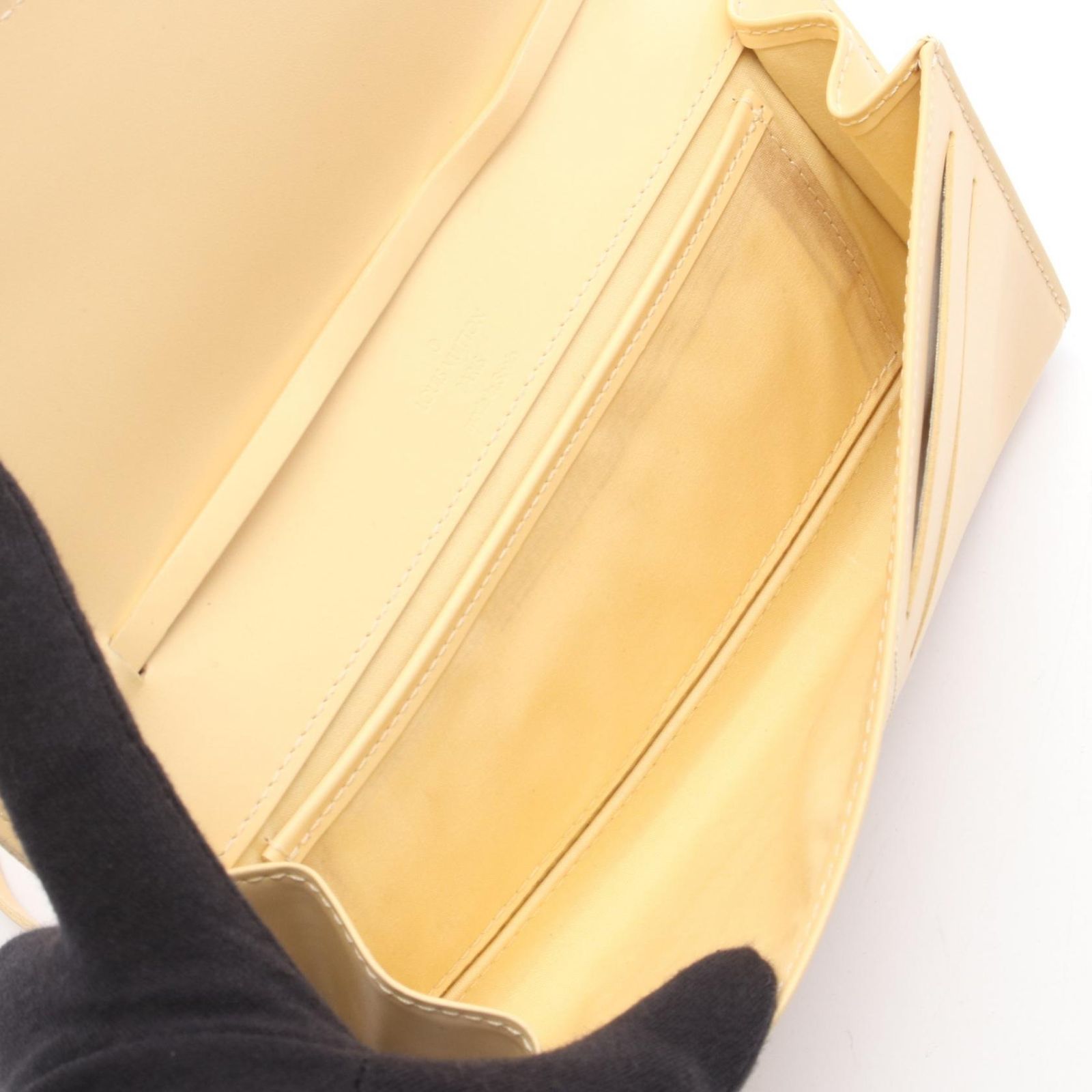 Louis Vuitton Shoulder Bag Honfleur Vanille Leather — view 3