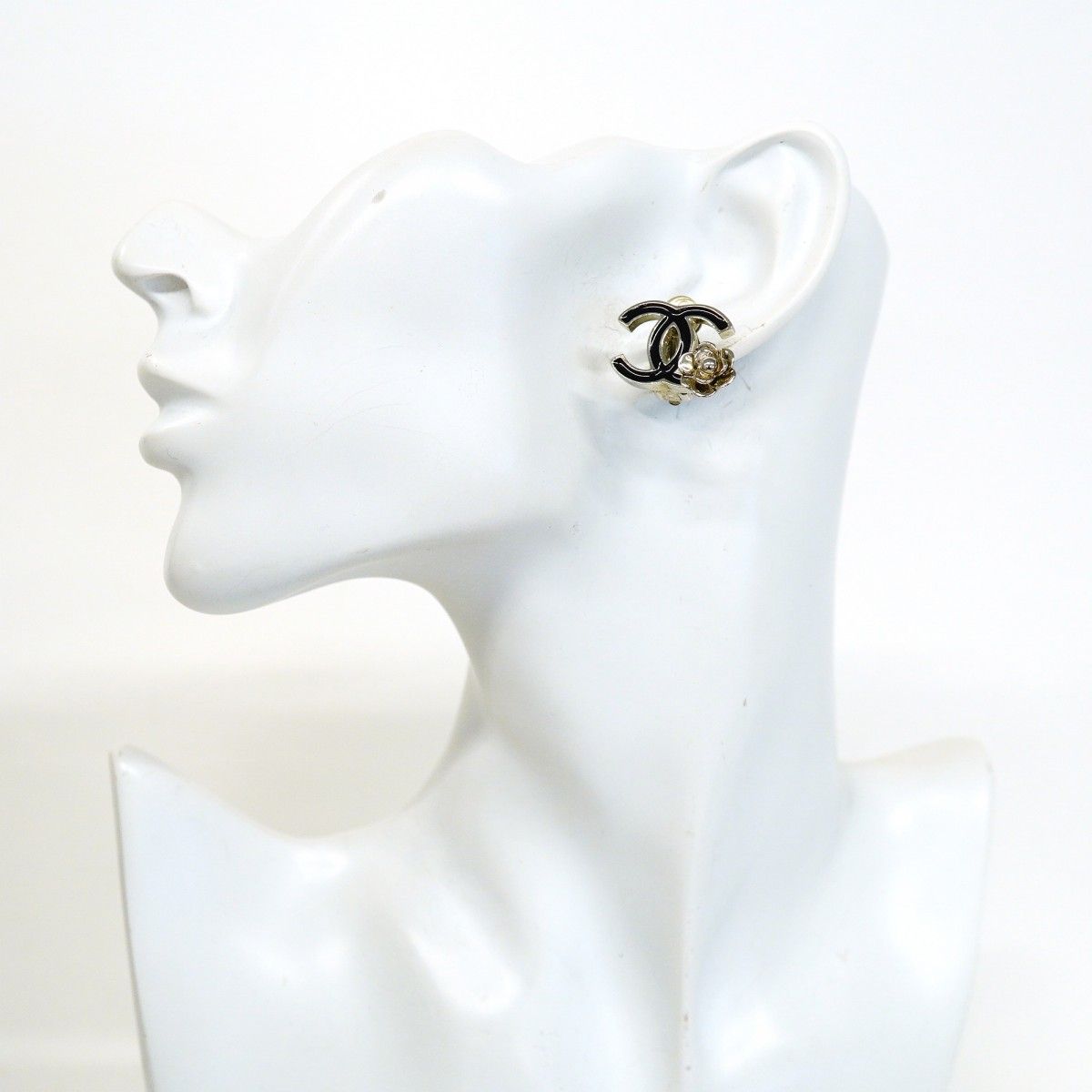 Chanel Earrings CC Logo Camellia Metal Silver Black Cles Diss — view 5