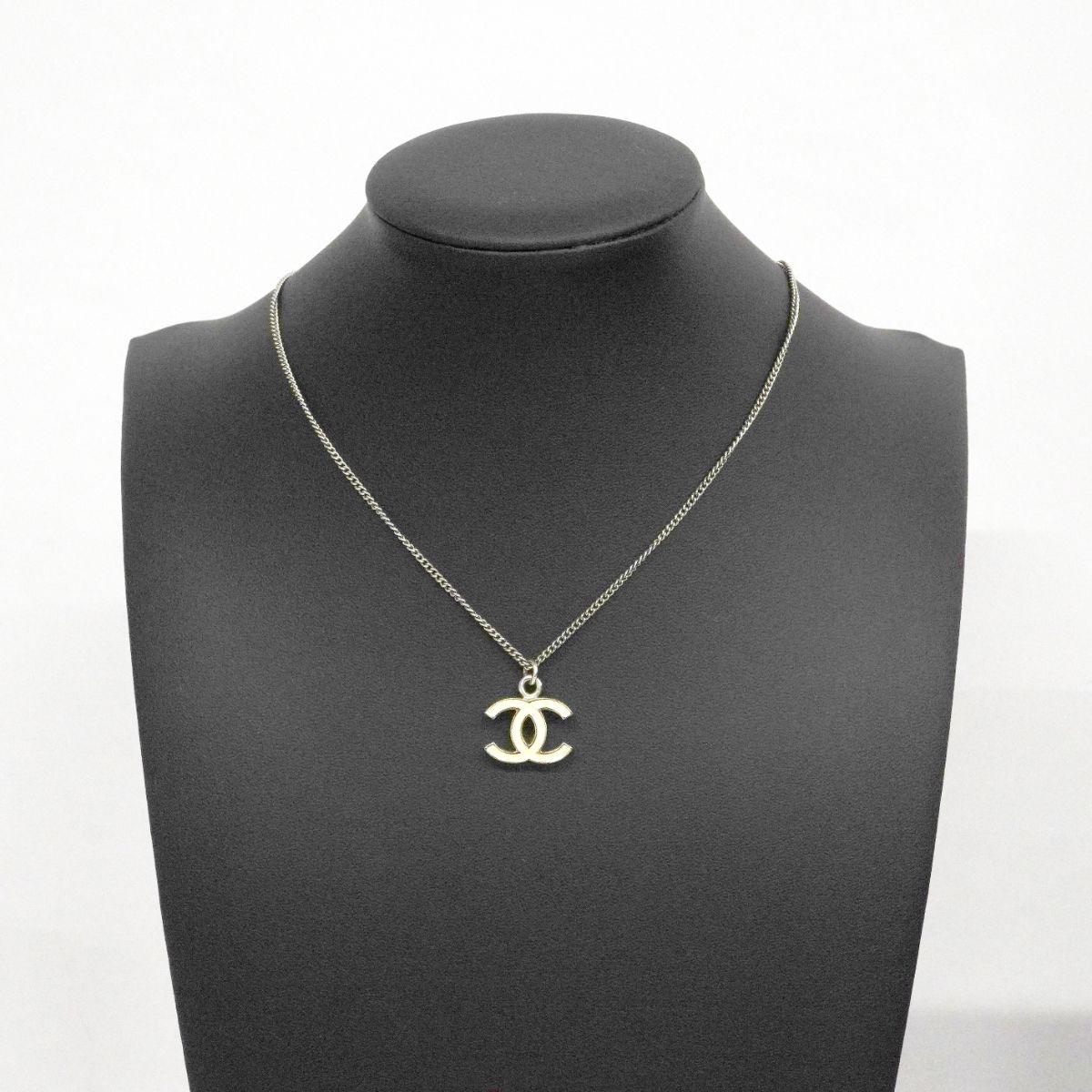 Chanel Necklace CC Logo Metal Silver White — view 5