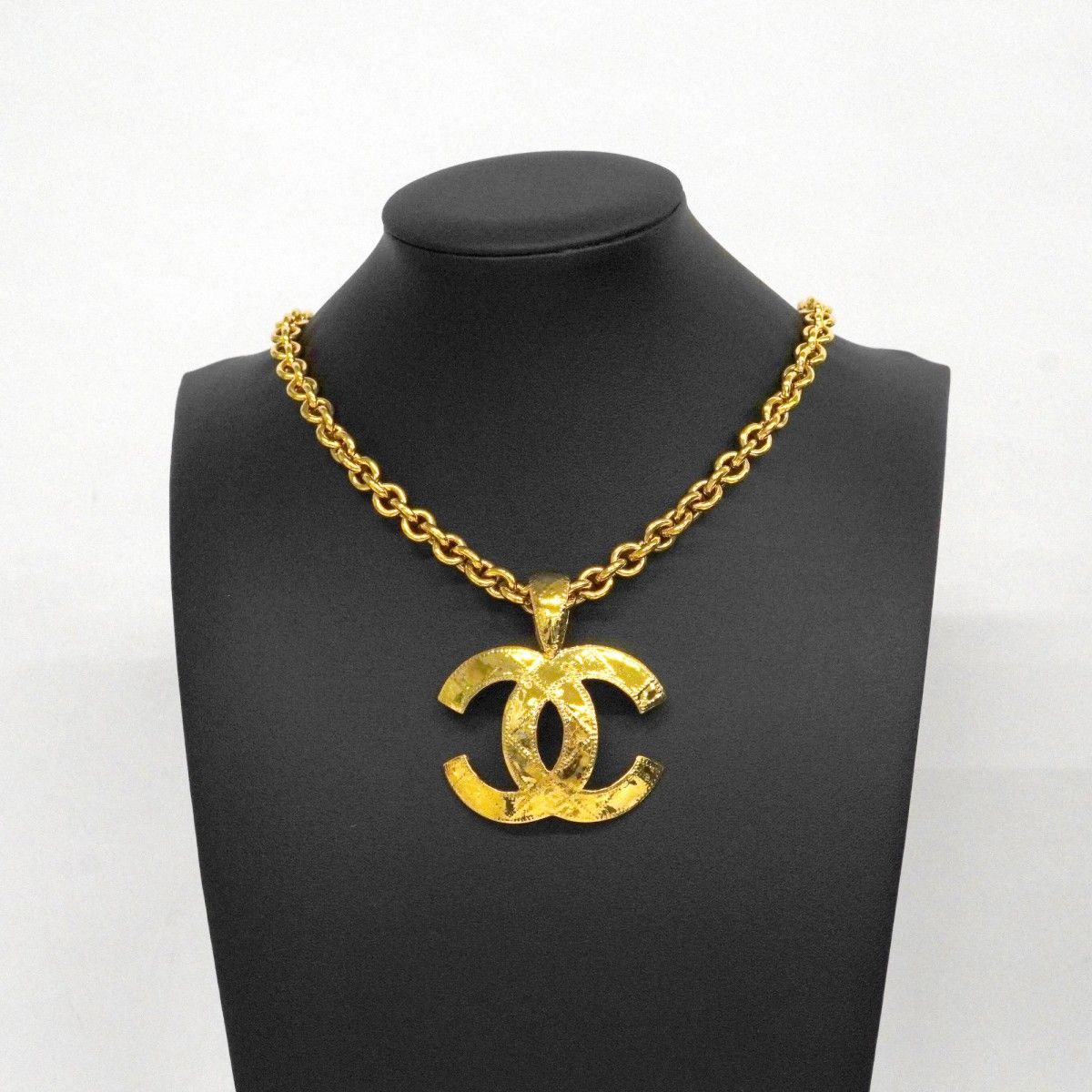 Chanel Necklace Vintage CC Logo Quilted Gold Plated — view 6