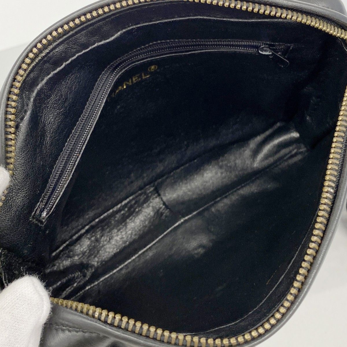 Chanel Shoulder Bag Lambskin Black Gold — view 4