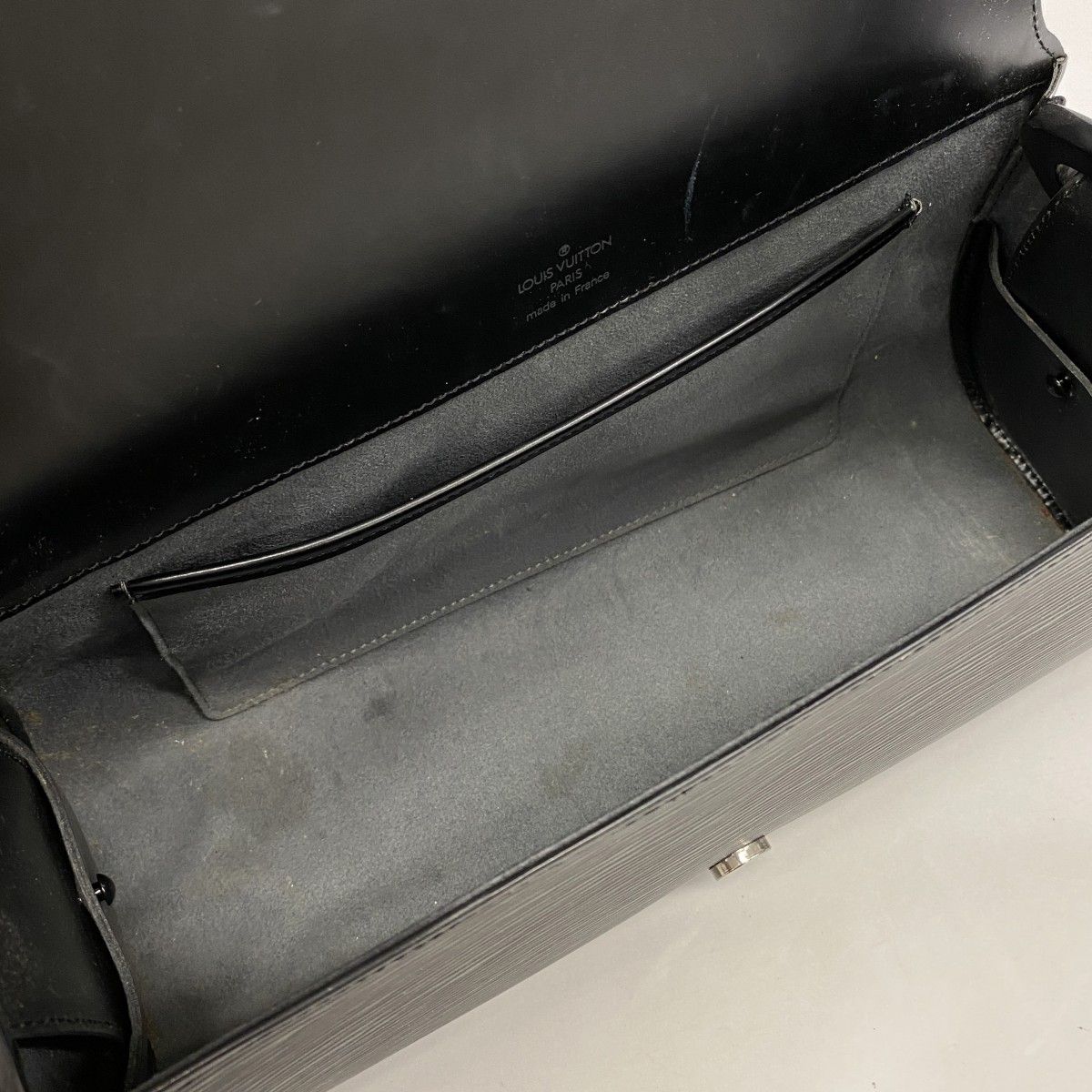 Louis Vuitton Shoulder Bag Epi Nocturne GM Noir — view 4