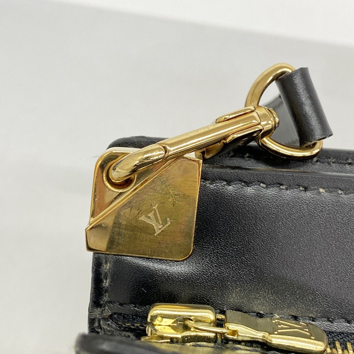 Louis Vuitton Shoulder Bag Epi Enghien Noir — view 6
