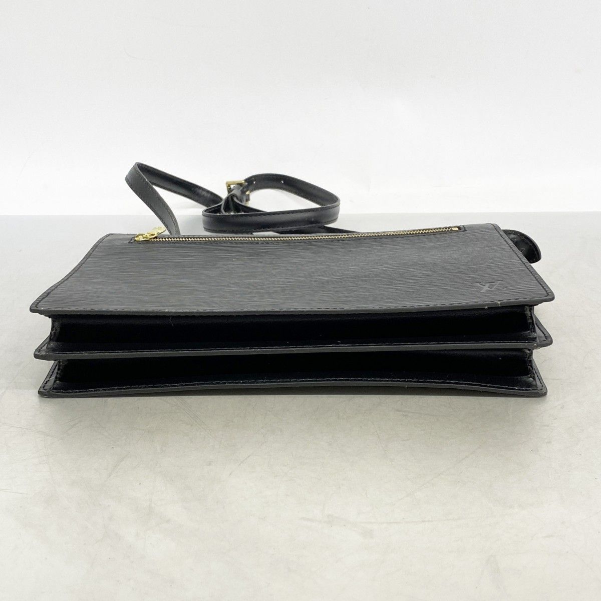 Louis Vuitton Shoulder Bag Epi Enghien Noir — view 3