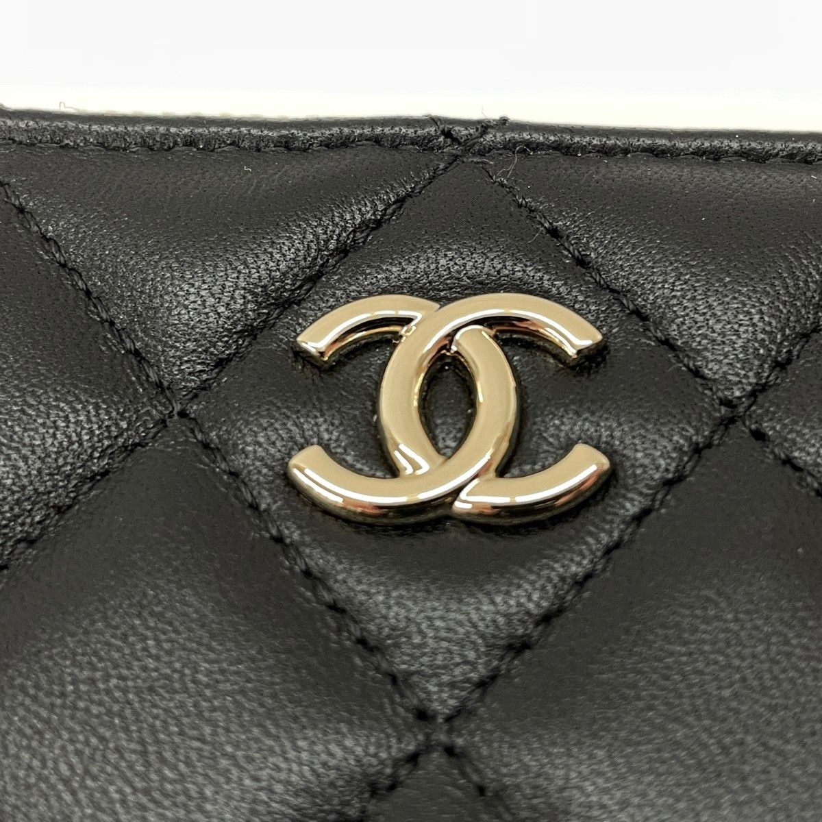 Chanel Quilted CC Logo Flat Pouch Lambskin Black — view 4