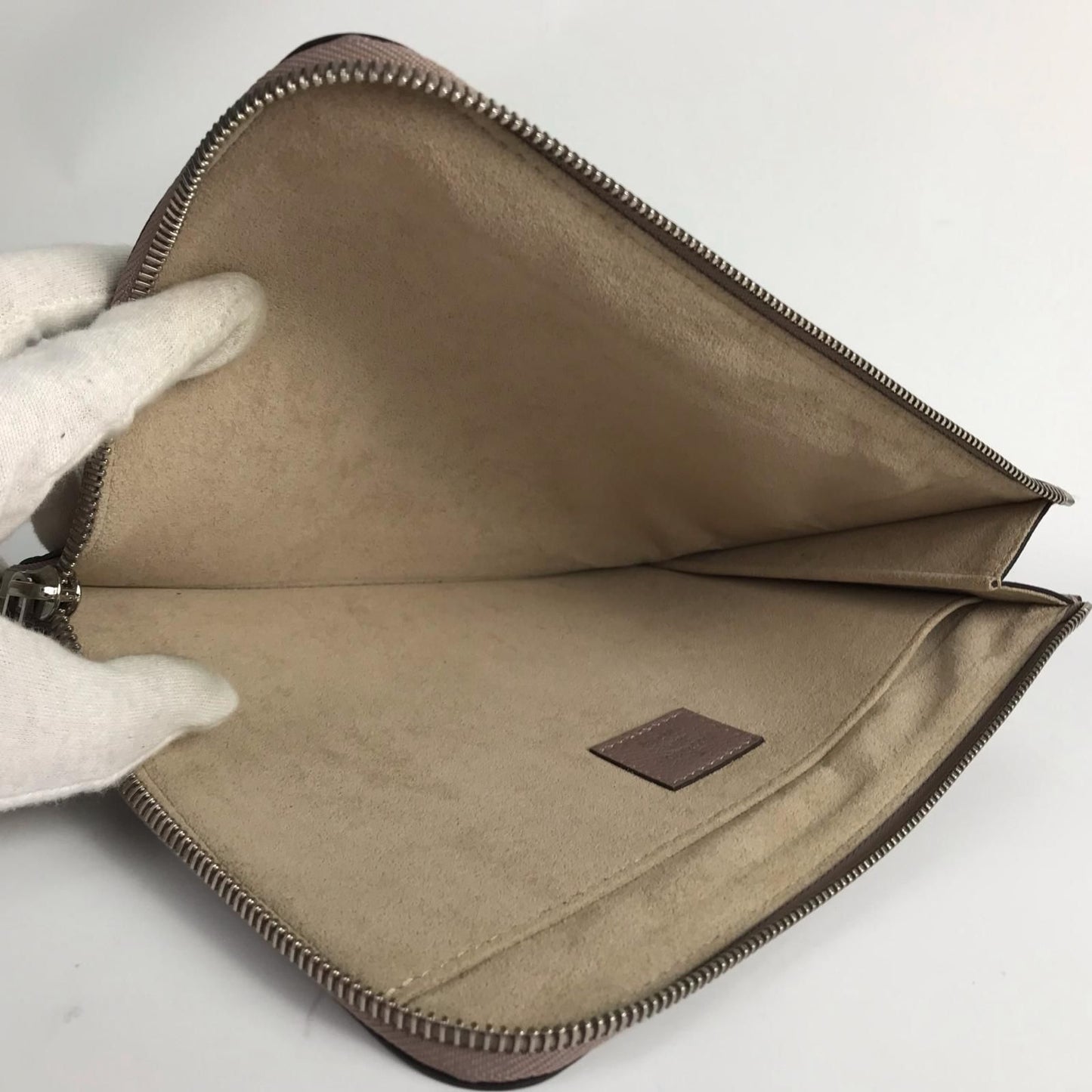 Louis Vuitton Clutch Pochette Jour PM Taurillon Tope with Cloth — view 7