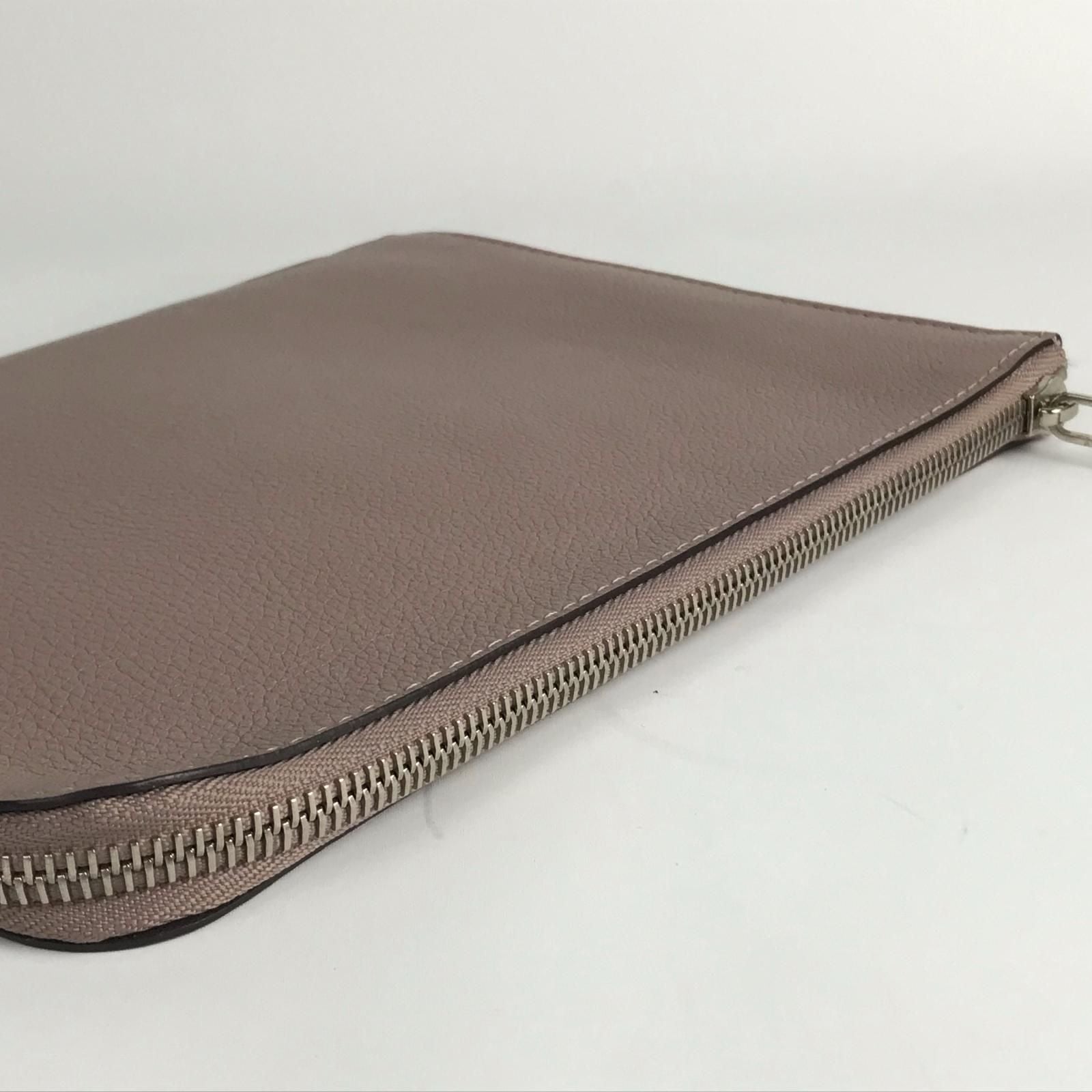 Louis Vuitton Clutch Pochette Jour PM Taurillon Tope with Cloth — view 4