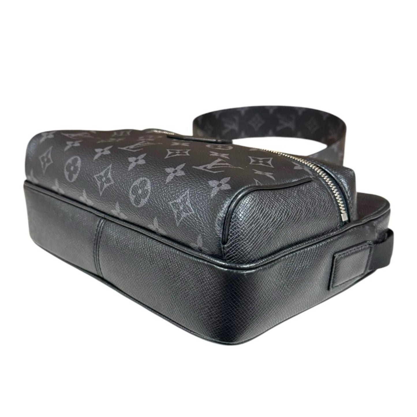 Louis Vuitton Outdoor Messenger PM Taigarama Shoulder Bag Taiga Leather Black — view 6