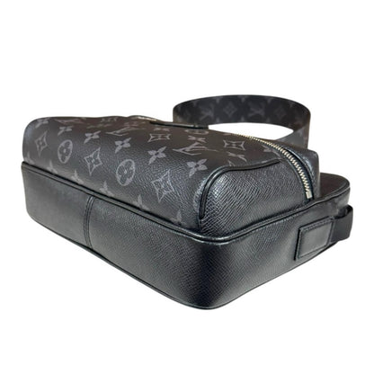 Louis Vuitton Outdoor Messenger PM Taigarama Shoulder Bag Taiga Leather Black — view 6