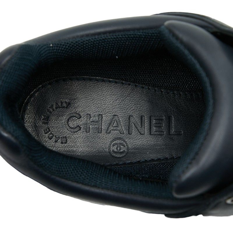 Chanel CC Logo Sneakers 37.5 Navy White Leather — view 6