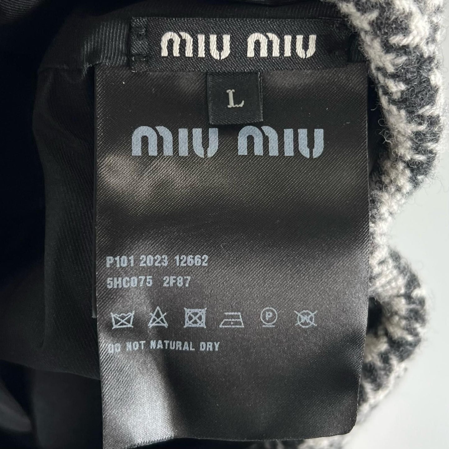Miu Miu Wool Houndstooth Logo Embroidery Beret Gray Hat — view 8