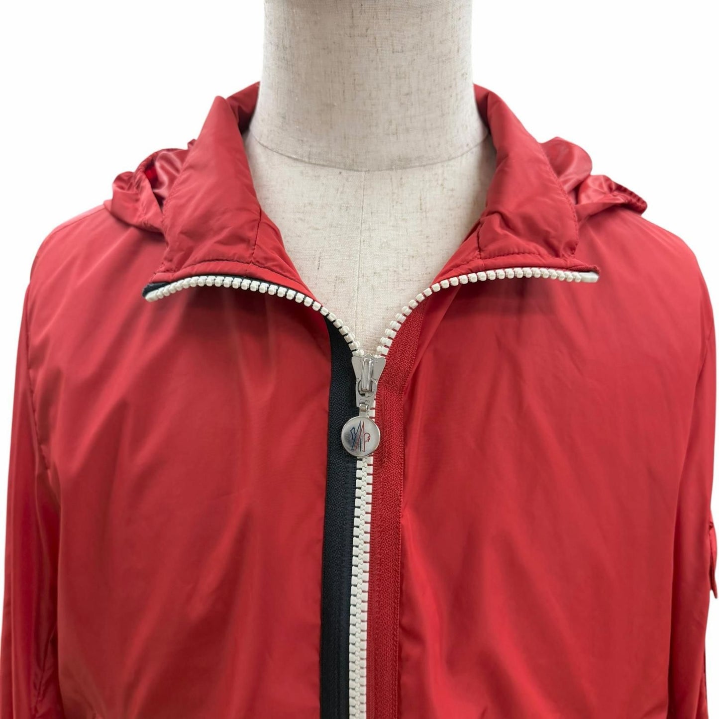 Moncler Keralle Giubbotto Logo Patch Hooded Jacket Windbreaker Red — view 2