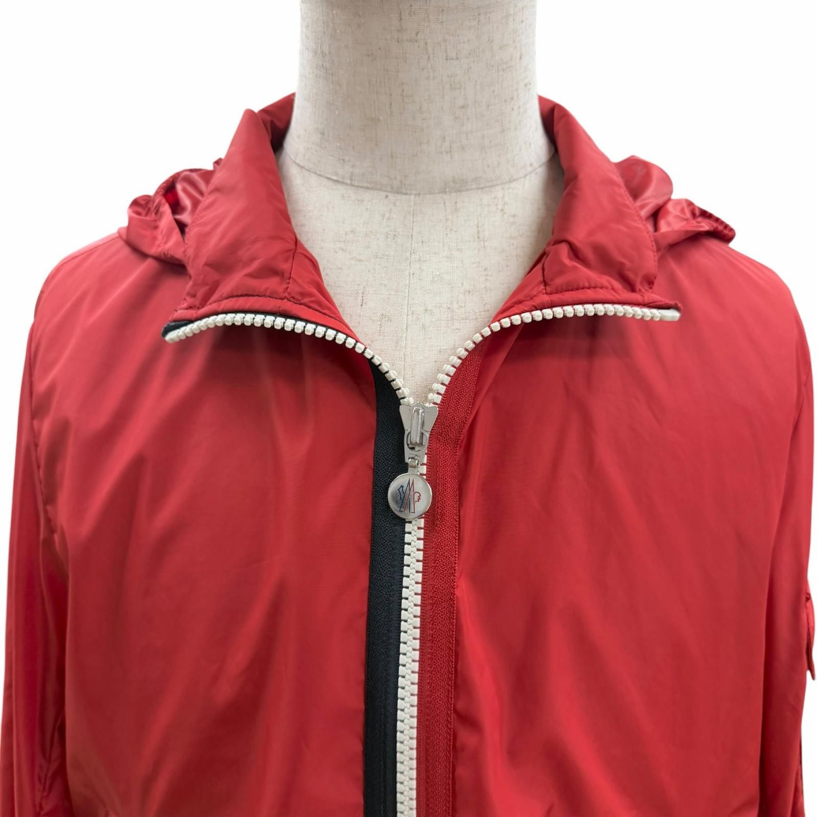 Moncler Keralle Giubbotto Logo Patch Hooded Jacket Windbreaker Red — view 2