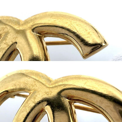 Chanel Brooch Icon CC Logo Clover Heart Quilted Vintage Gold Plated — view 4