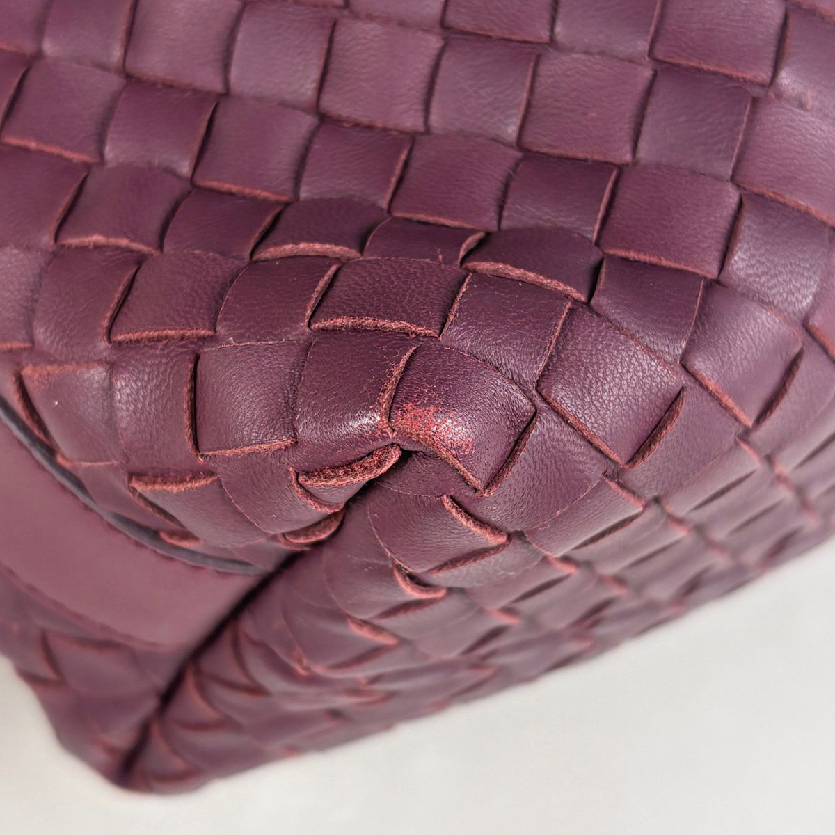 Bottega Veneta Intrecciato Handbag Pouch Leather Bordeaux — view 3