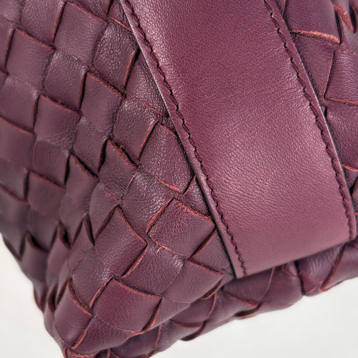 Bottega Veneta Intrecciato Handbag Pouch Leather Bordeaux — view 4