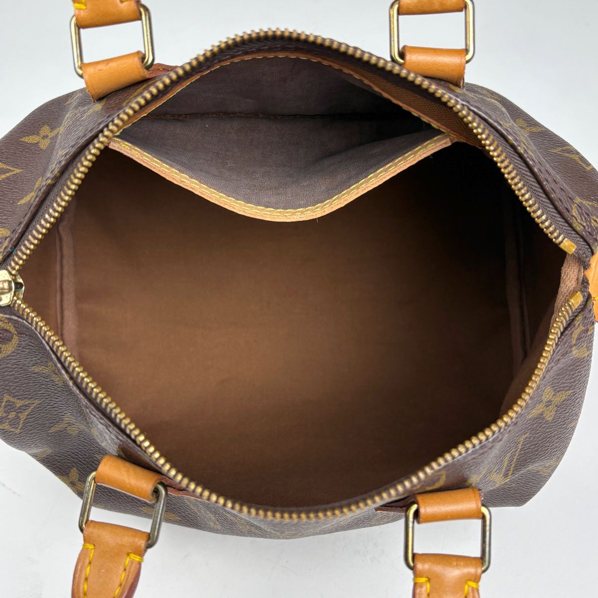 Louis Vuitton Speedy 25 Handbag Monogram Brown — view 9