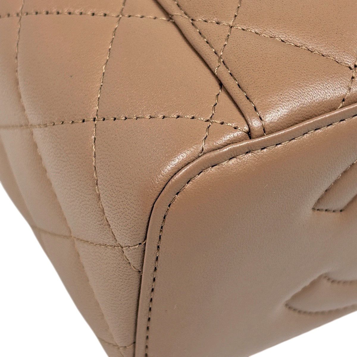 Chanel CC Logo Vanity Shoulder Bag Makeup Pouch Leather Beige — view 6