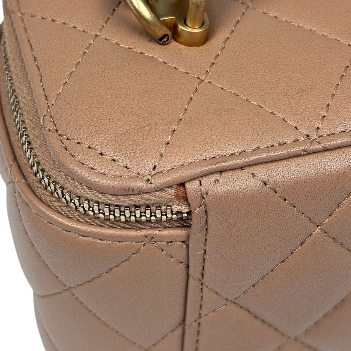 Chanel CC Logo Vanity Shoulder Bag Makeup Pouch Leather Beige — view 8