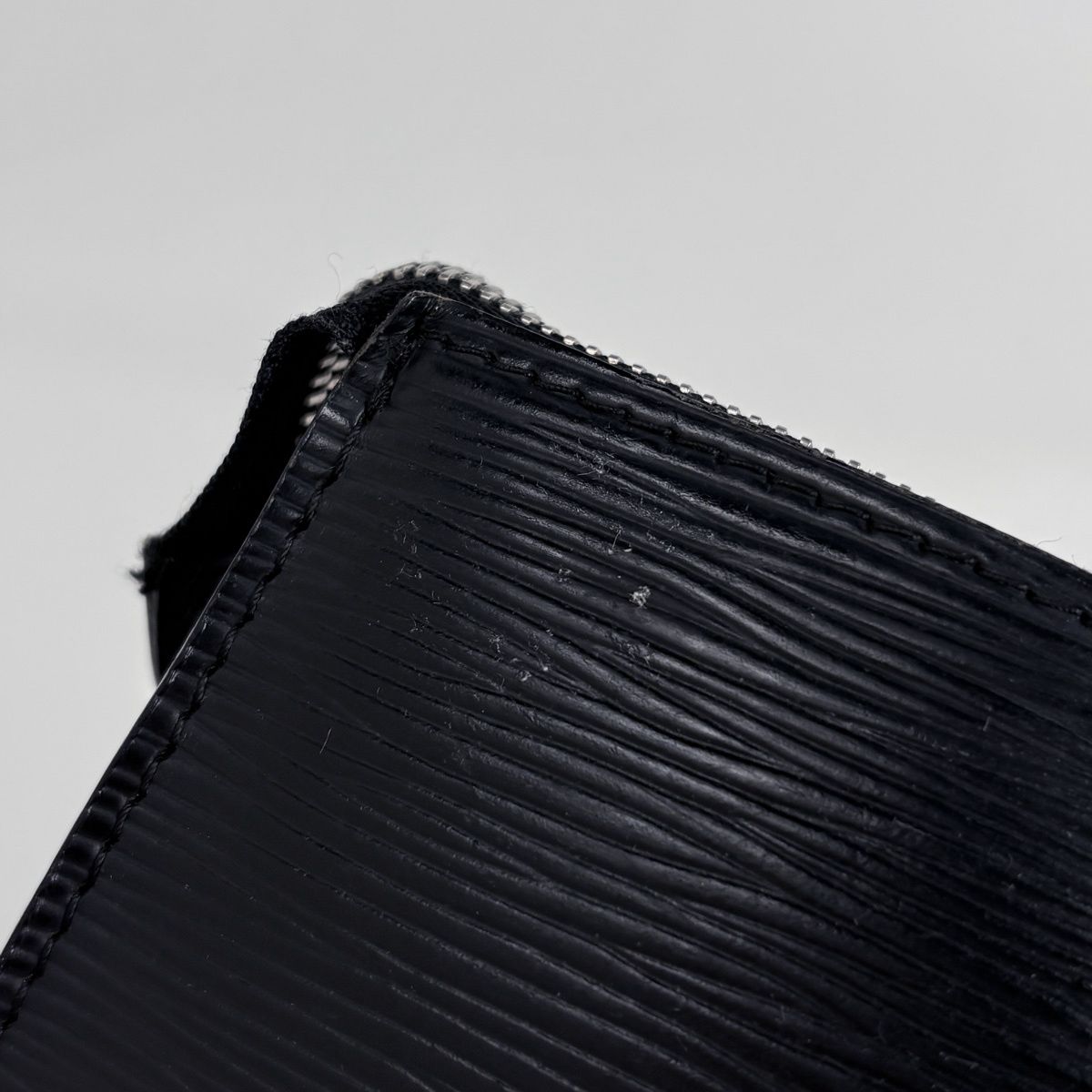 Louis Vuitton Pochette Makeup Cosmetics Handbag Pouch Epi Noir — view 4