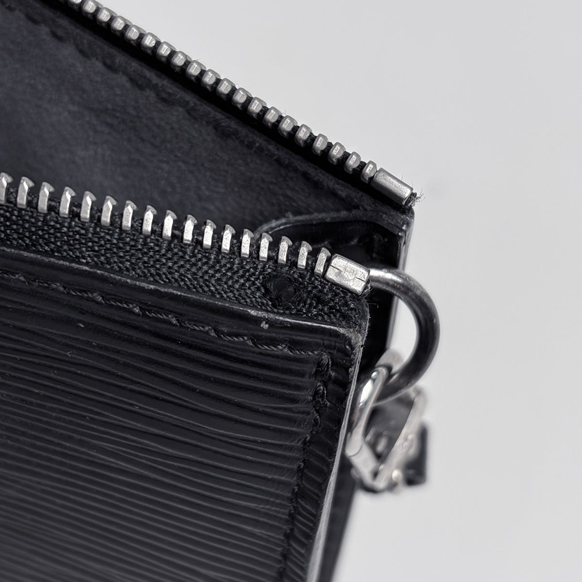 Louis Vuitton Pochette Makeup Cosmetics Handbag Pouch Epi Noir — view 7