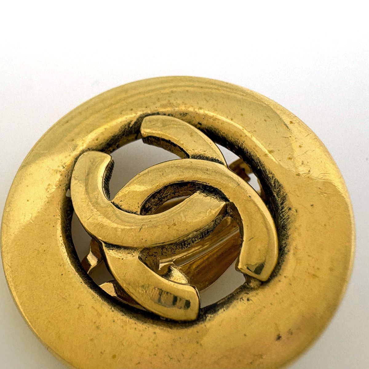 Chanel CC Logo Earrings Round Gold Plated — view 4