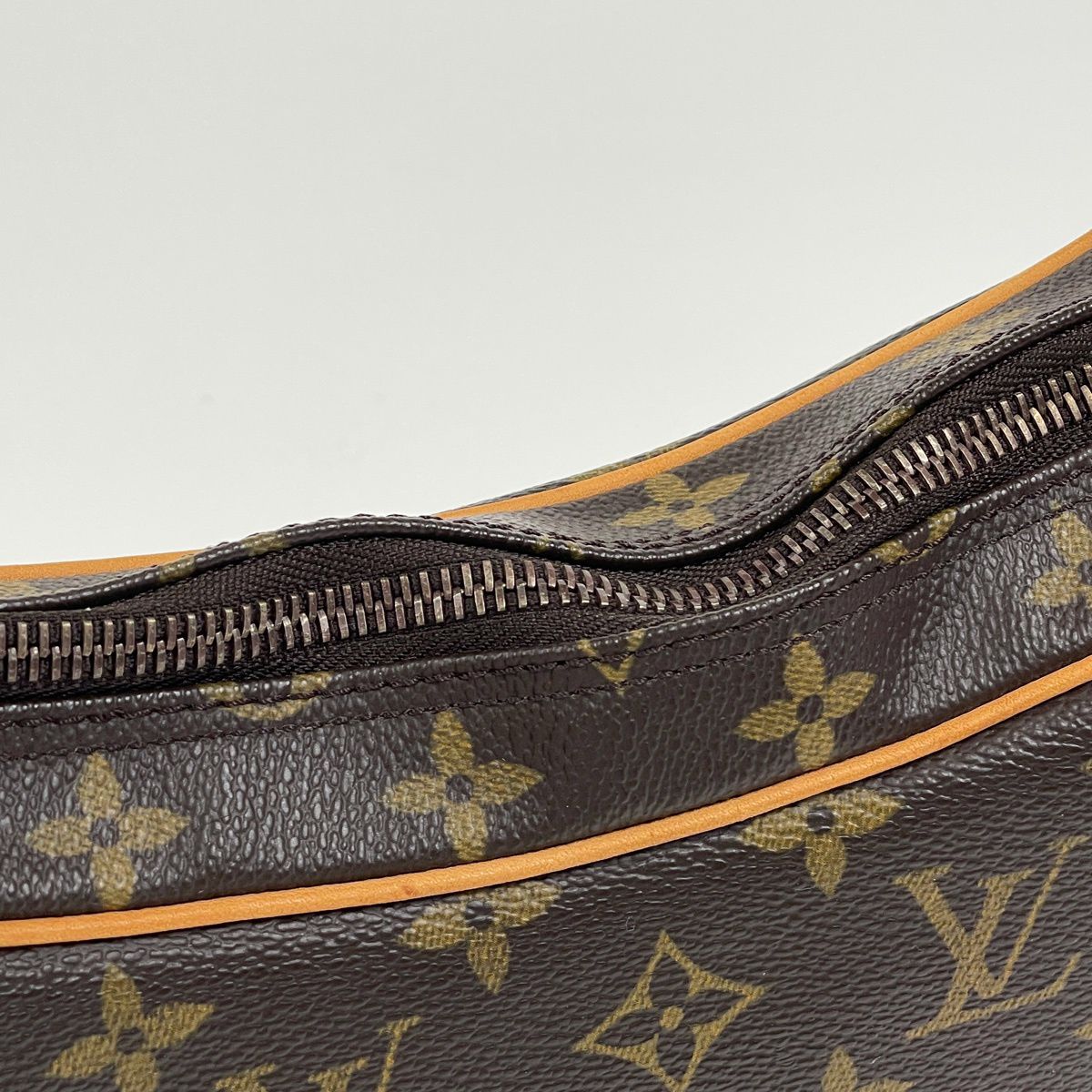 Louis Vuitton Croissant MM Shoulder Bag Monogram Brown — view 4
