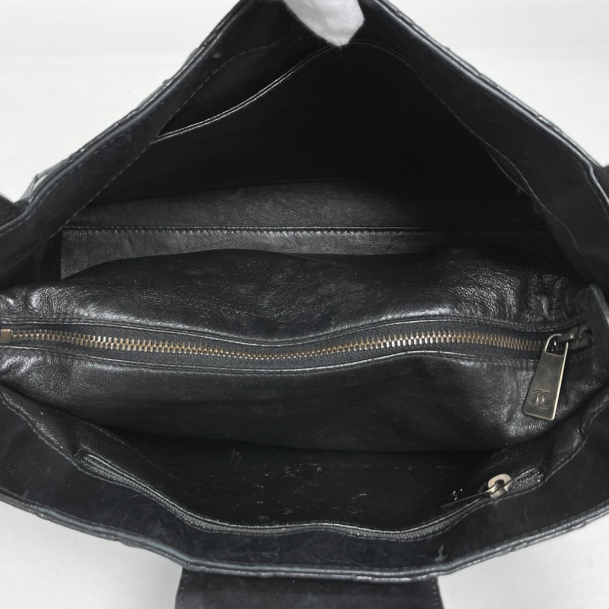 Chanel Cosmos Line Tote CC Logo Leather Black — view 9