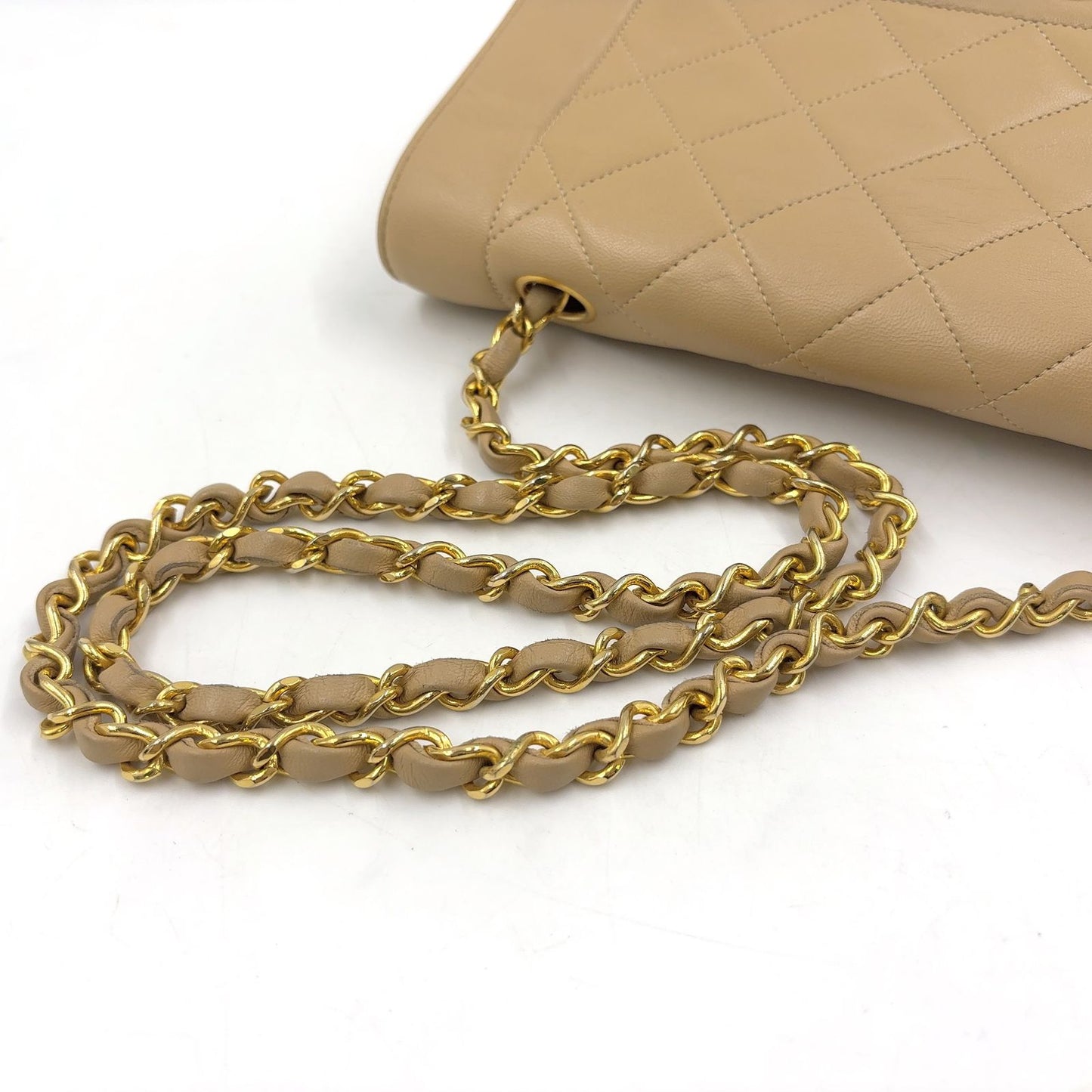 Chanel Quilted Chain Leather Beige Shoulder Bag Gold — view 5