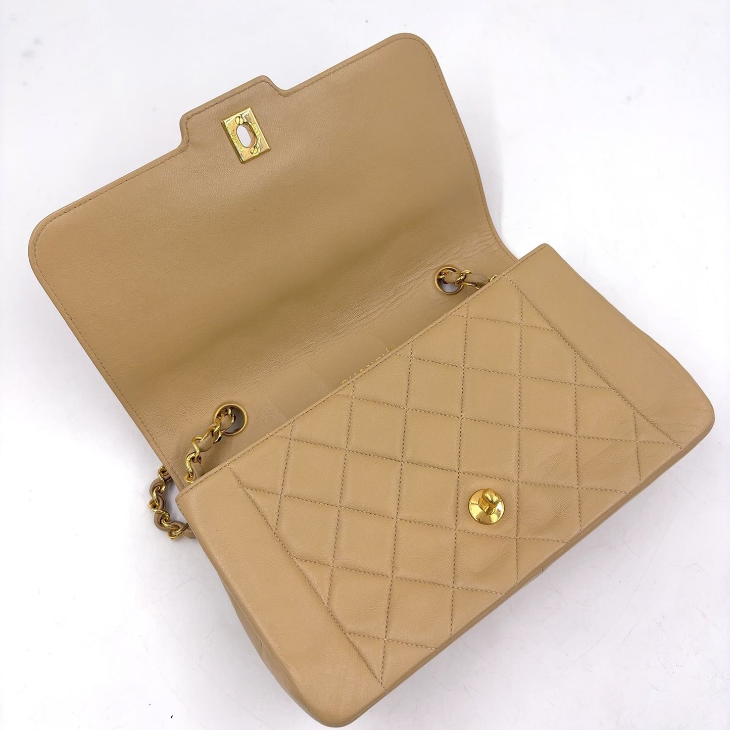 Chanel Quilted Chain Leather Beige Shoulder Bag Gold — view 9