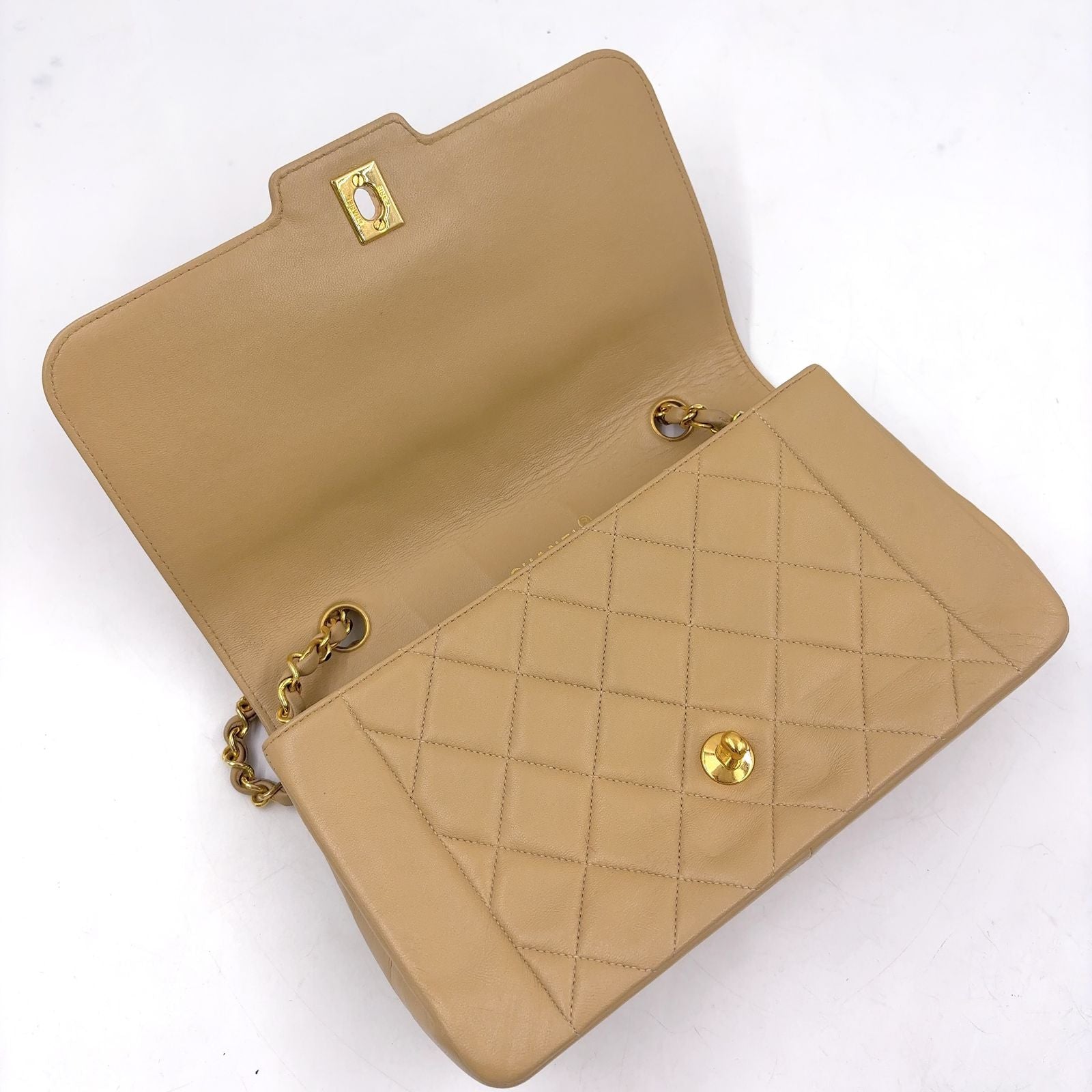 Chanel Quilted Chain Leather Beige Shoulder Bag Gold — view 9
