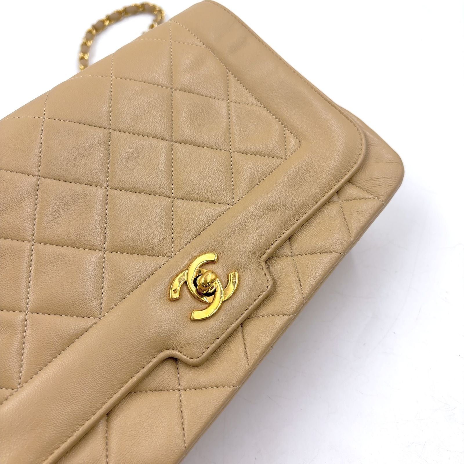 Chanel Quilted Chain Leather Beige Shoulder Bag Gold — view 8