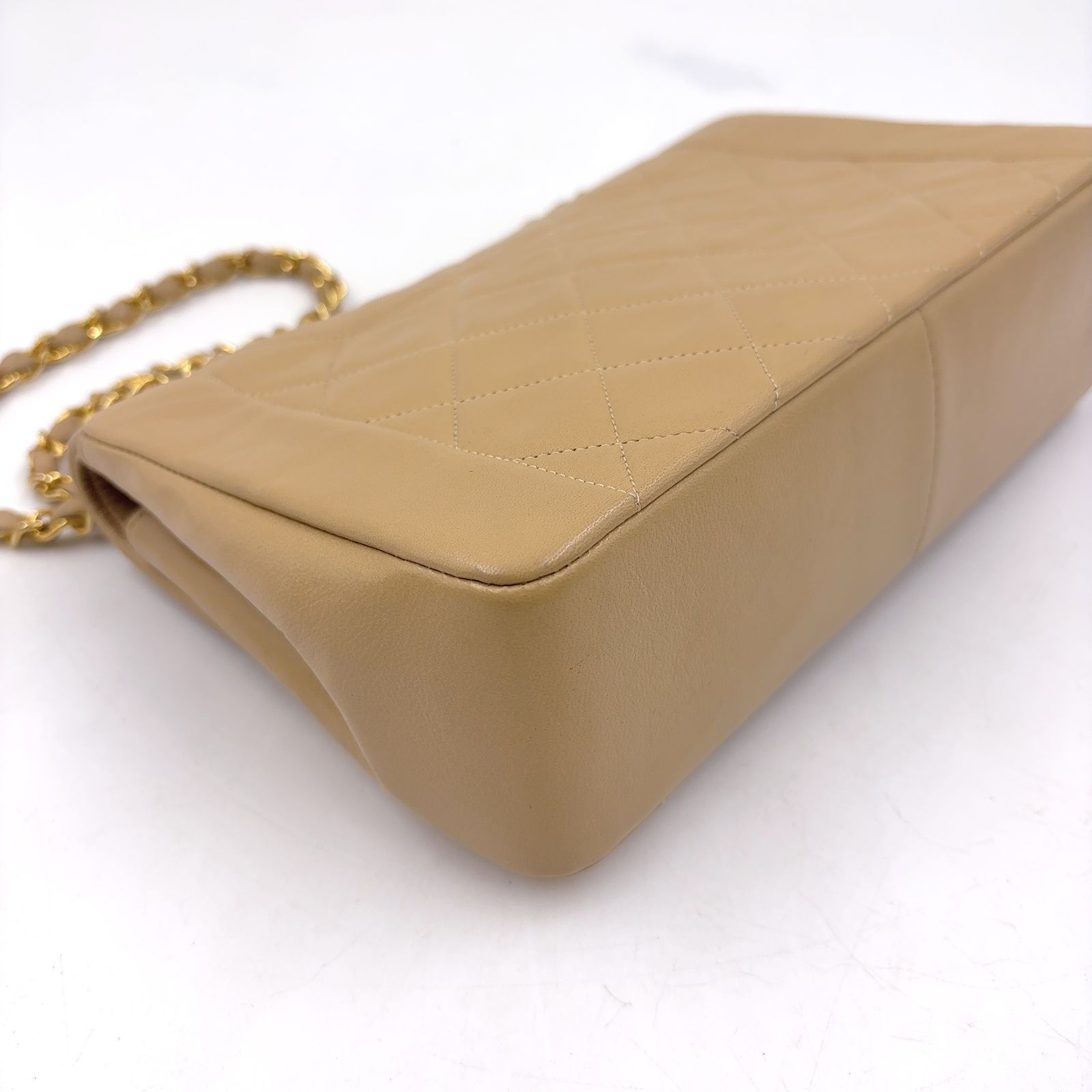 Chanel Quilted Chain Leather Beige Shoulder Bag Gold — view 7