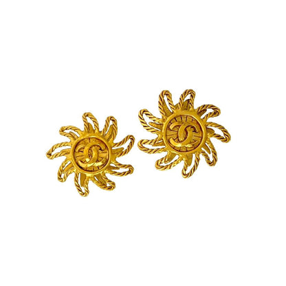 Chanel With Rice Vintage CC Logo Motif Earrings Gold — view 3