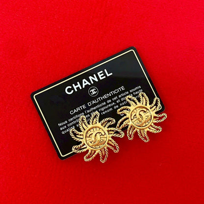 Chanel With Rice Vintage CC Logo Motif Earrings Gold