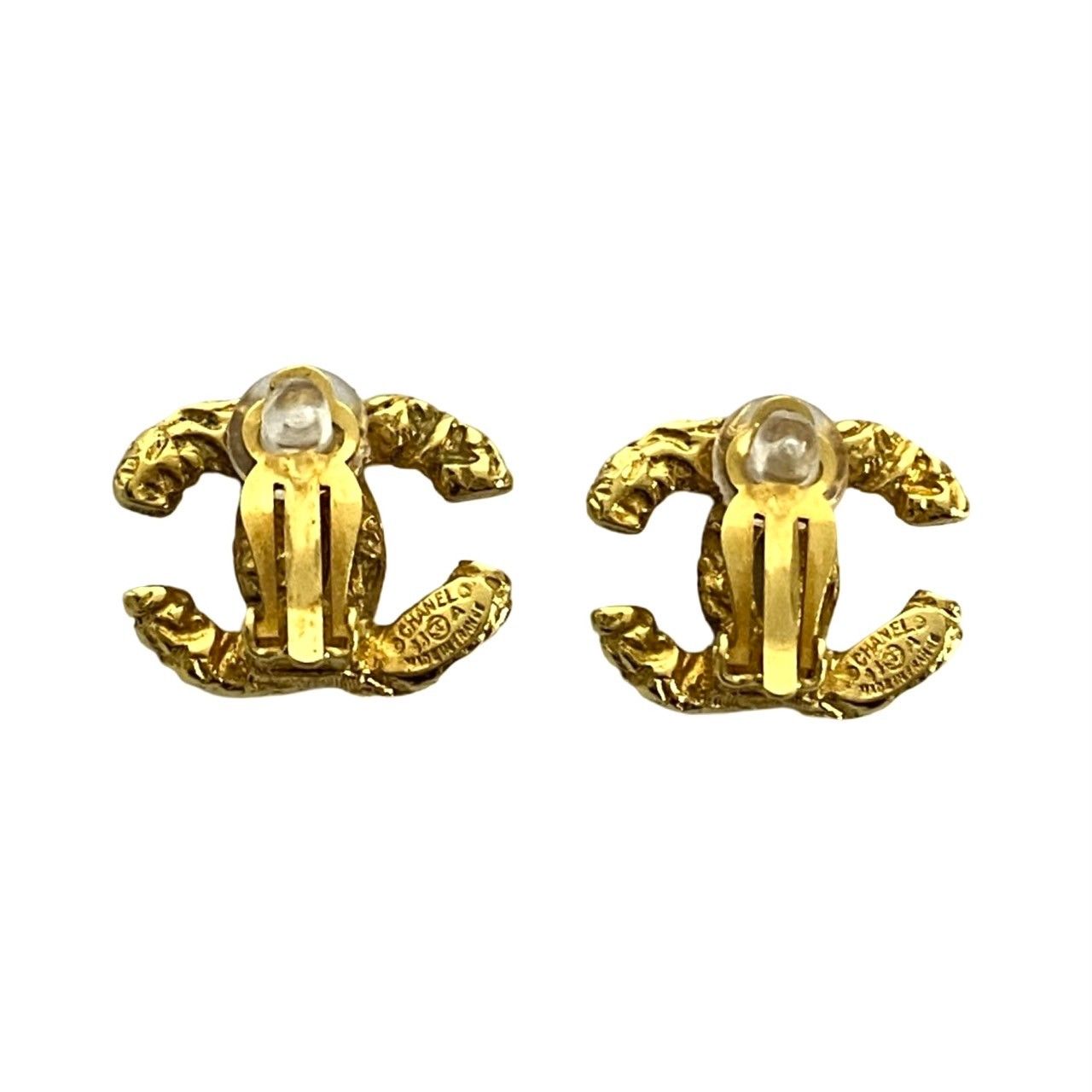 Chanel Vintage CC Logo Lava Earrings Gold — view 4