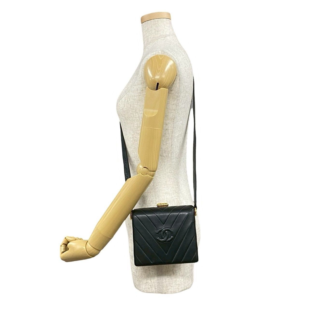 Chanel Card Stitch Coco Lambskin Leather Shoulder Bag Pochette Black — view 2