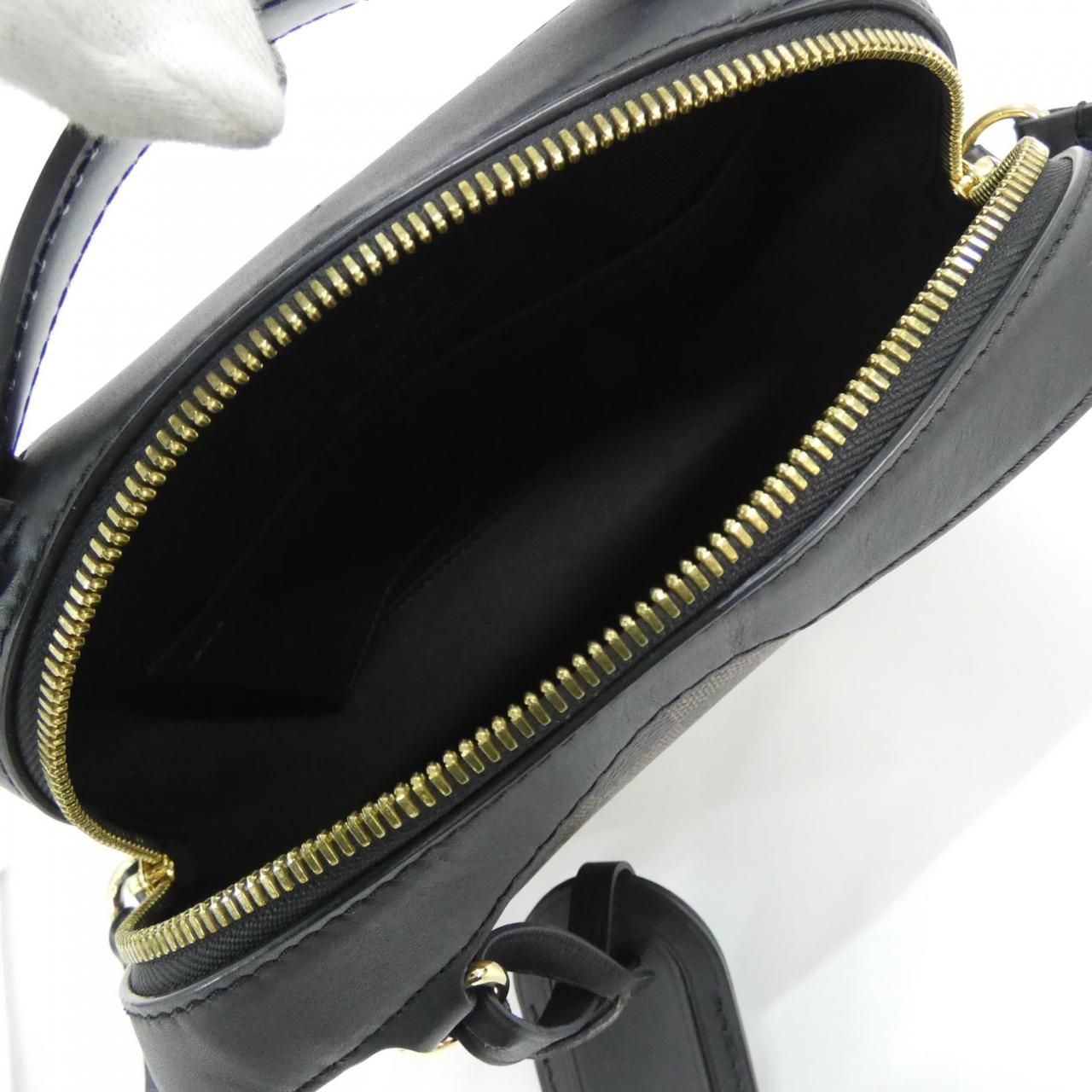Louis Vuitton Damier Santa Monica Shoulder Bag — view 6