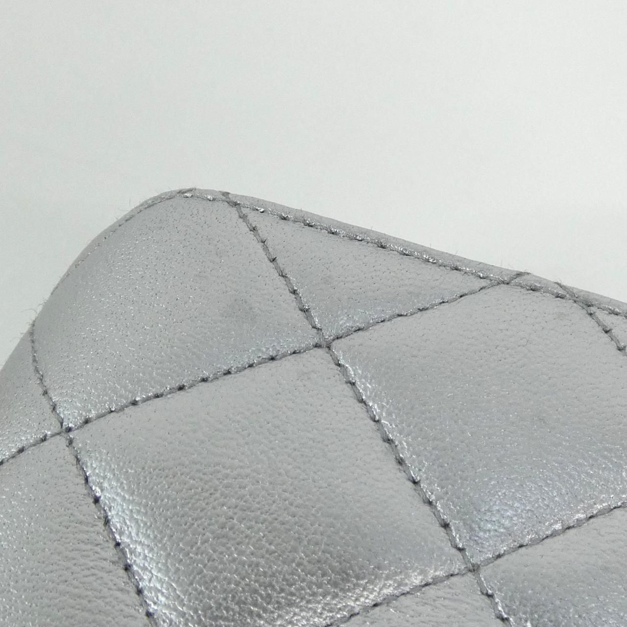 Chanel Vintage Bag Handbag Silver — view 5
