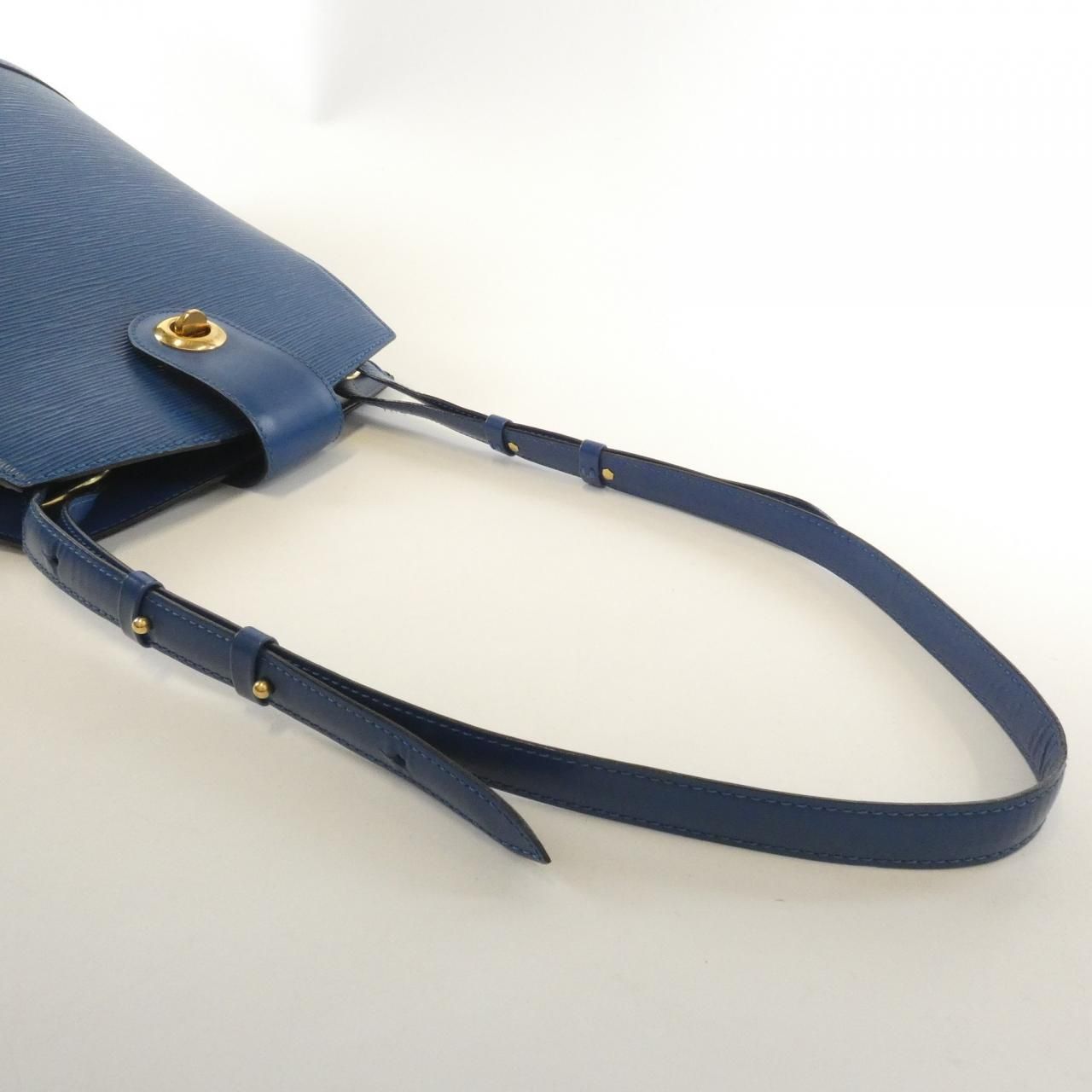 Louis Vuitton Epi Cluny Shoulder Bag — view 5