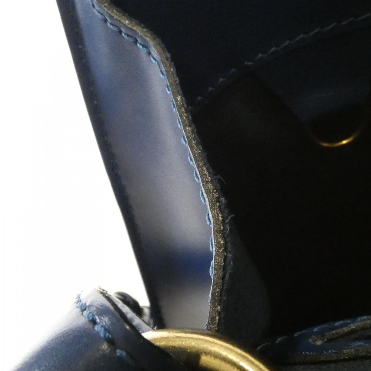 Louis Vuitton Epi Cluny Shoulder Bag — view 8