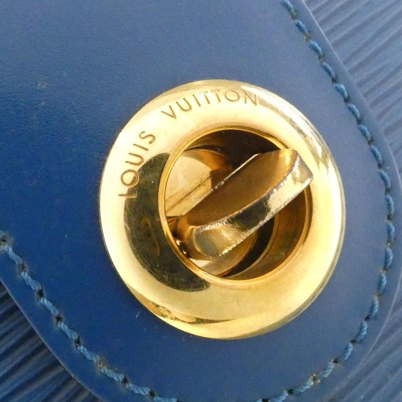 Louis Vuitton Epi Cluny Shoulder Bag — view 4