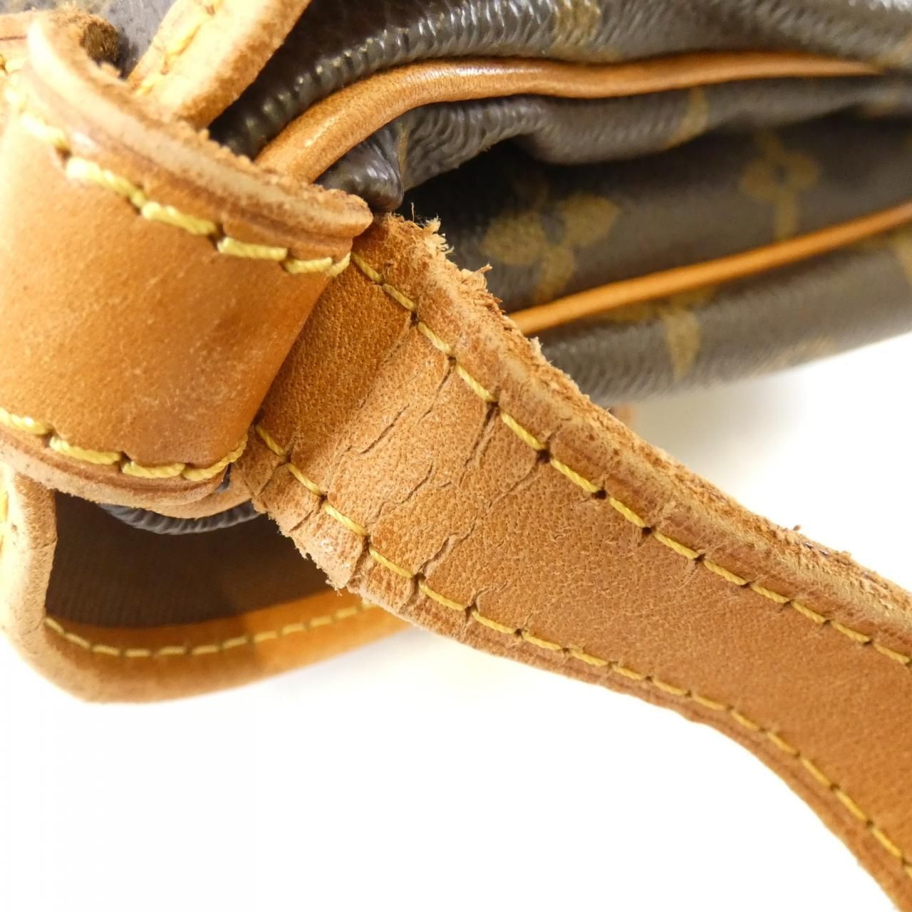 Louis Vuitton Monogram Saumur 30 cm — view 9