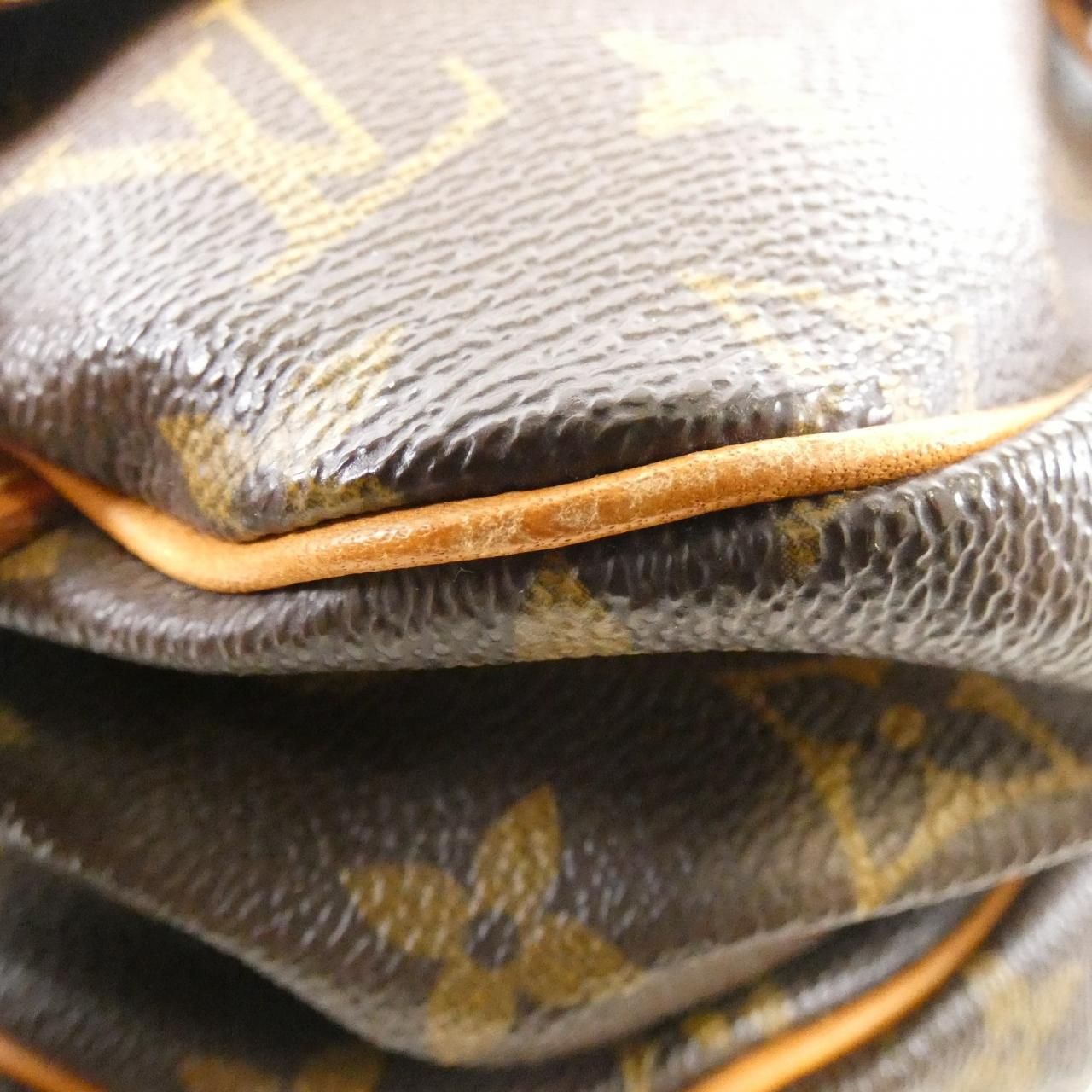 Louis Vuitton Monogram Saumur 30 cm — view 2
