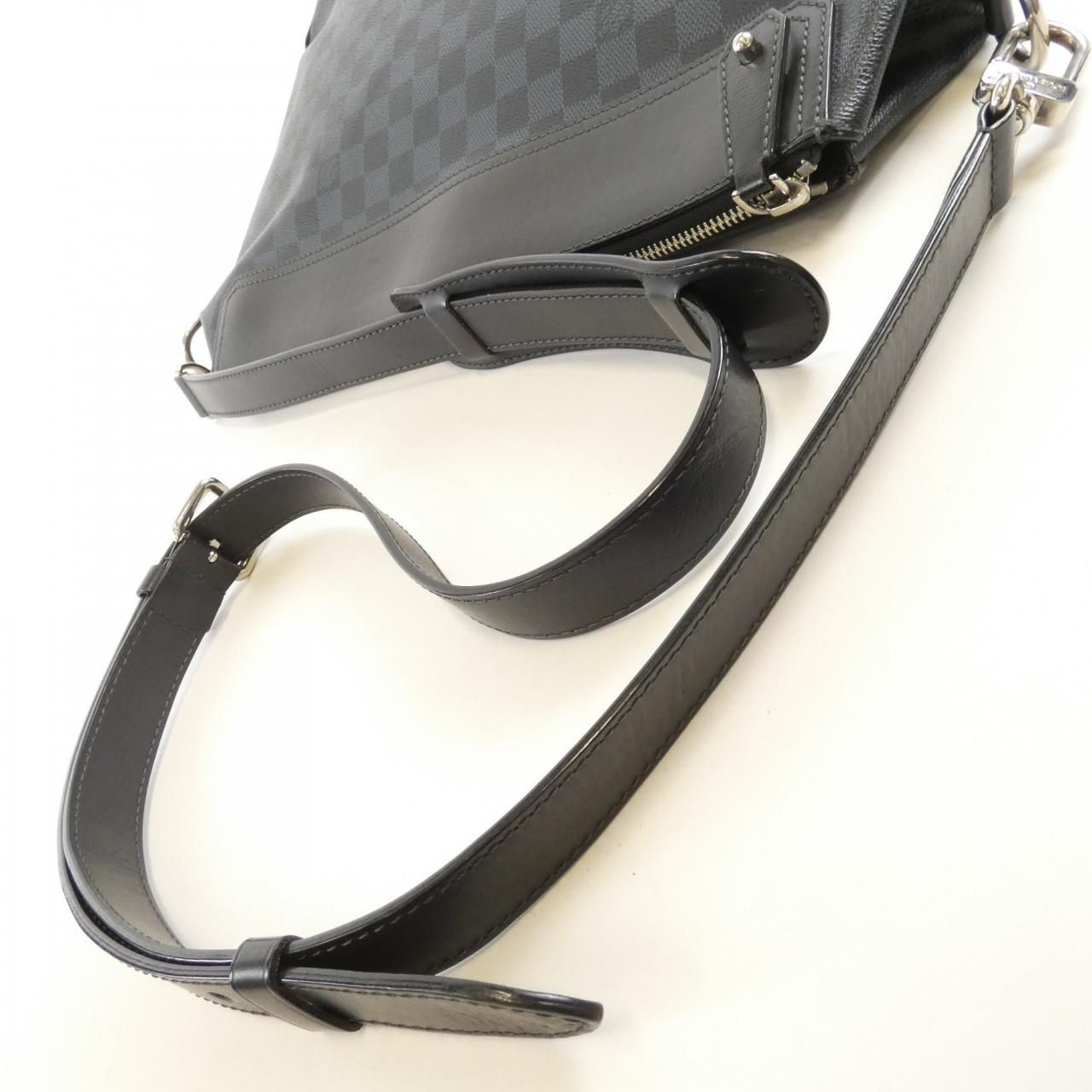 Louis Vuitton Damier Cobalt Messenger Greenwich Shoulder Bag — view 7