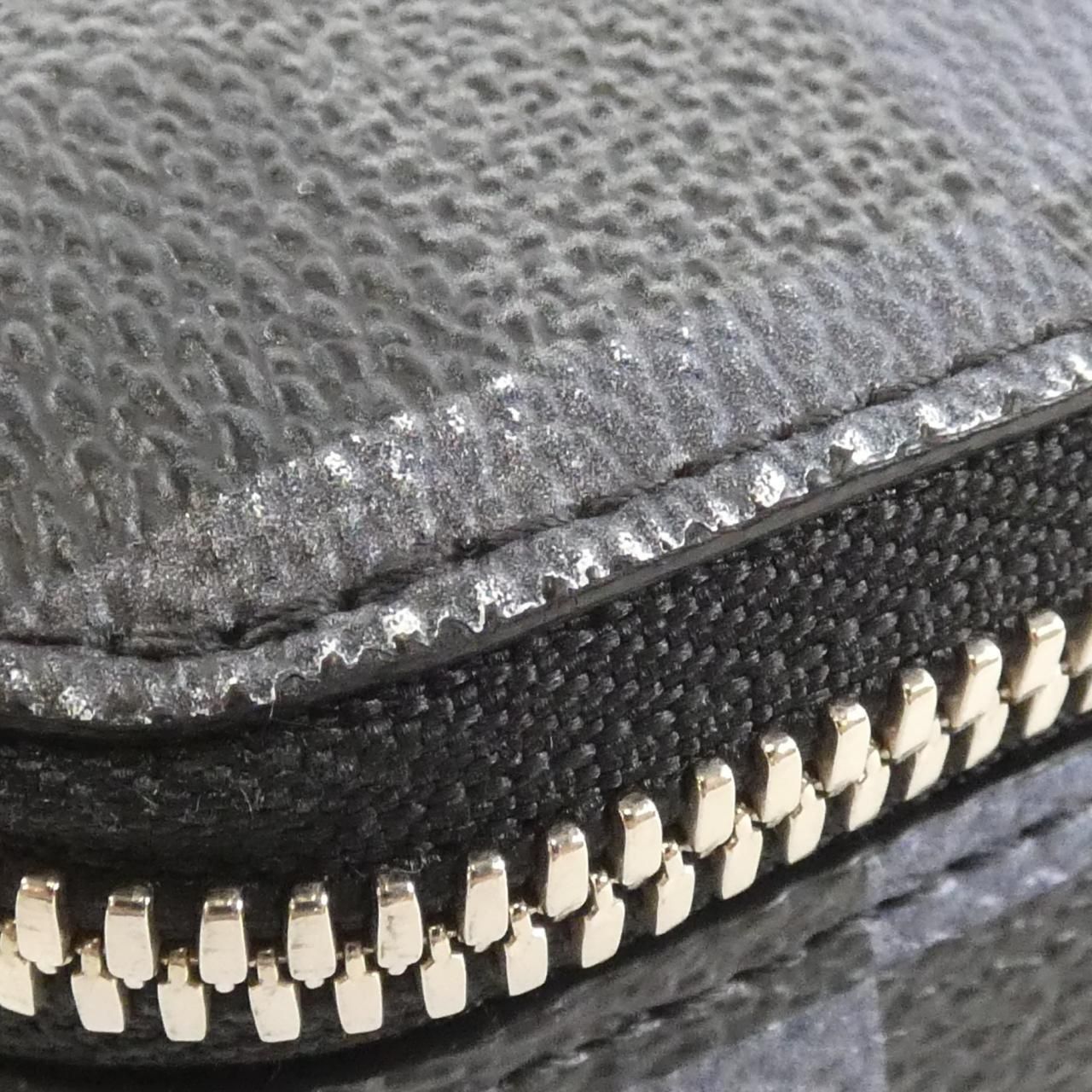 Louis Vuitton Damier Graphite Giant Alpha Wearable Wallet Shoulder Bag — view 5