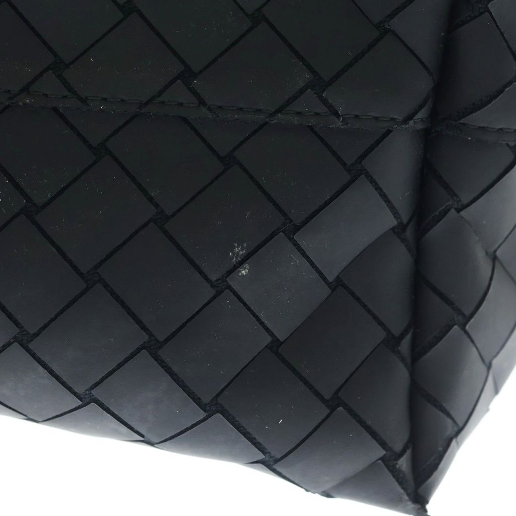 Bottega Veneta New Rubber Intrecciato Scorpito Tote Black — view 6