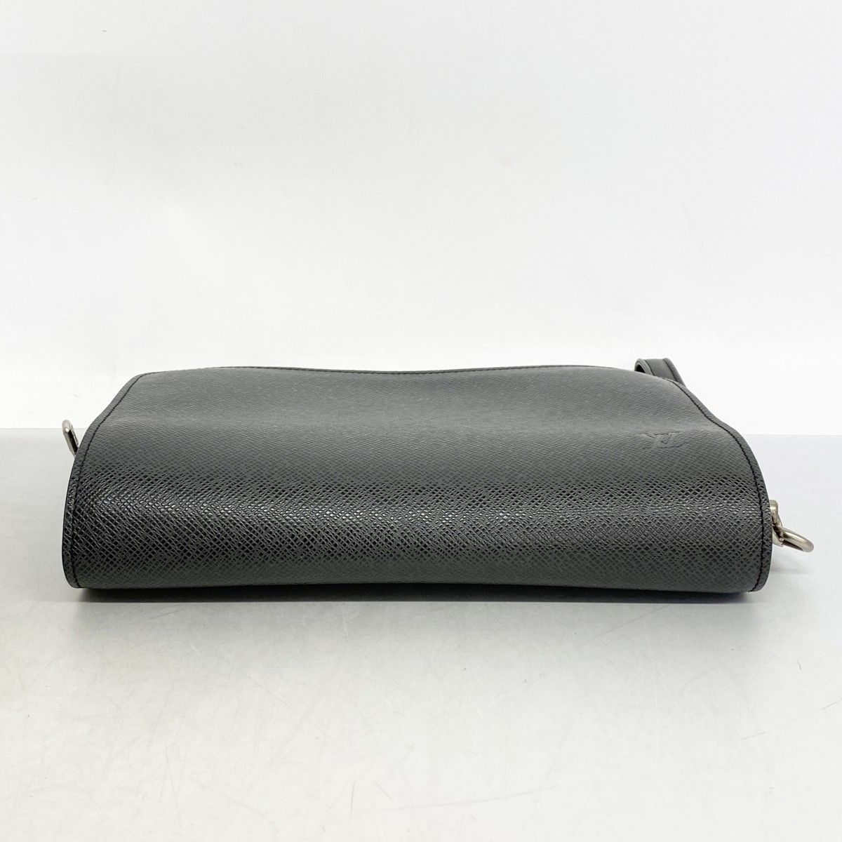 Louis Vuitton Clutch Taiga Baikal Ardoise — view 3