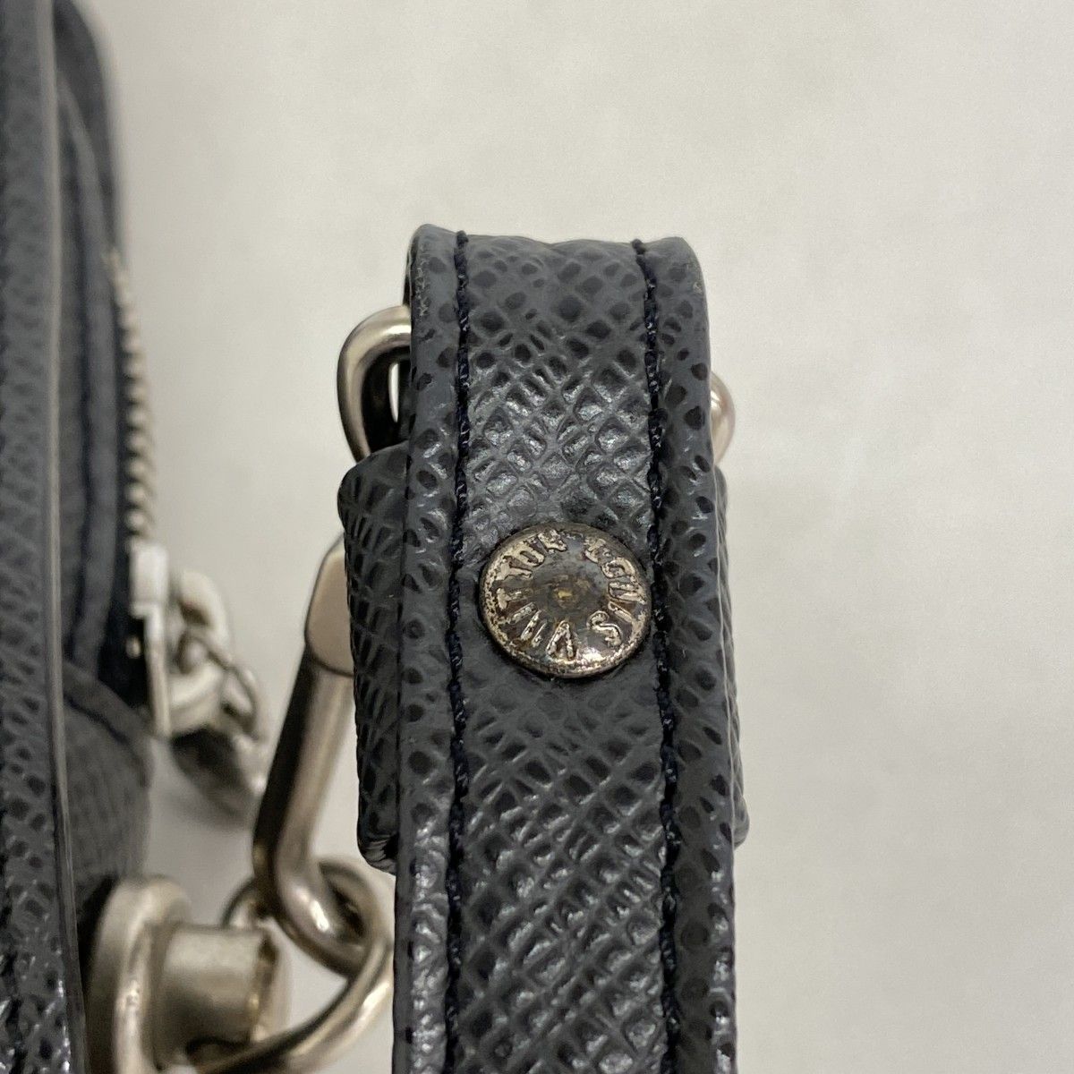Louis Vuitton Clutch Taiga Baikal Ardoise — view 7